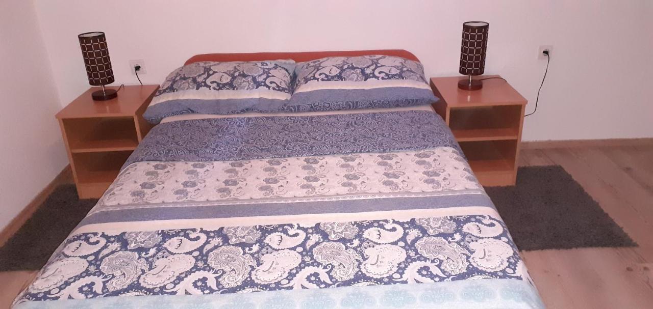 Guesthouse Blazenka Hodak เซลิสเต เดรซิสโก ภายนอก รูปภาพ