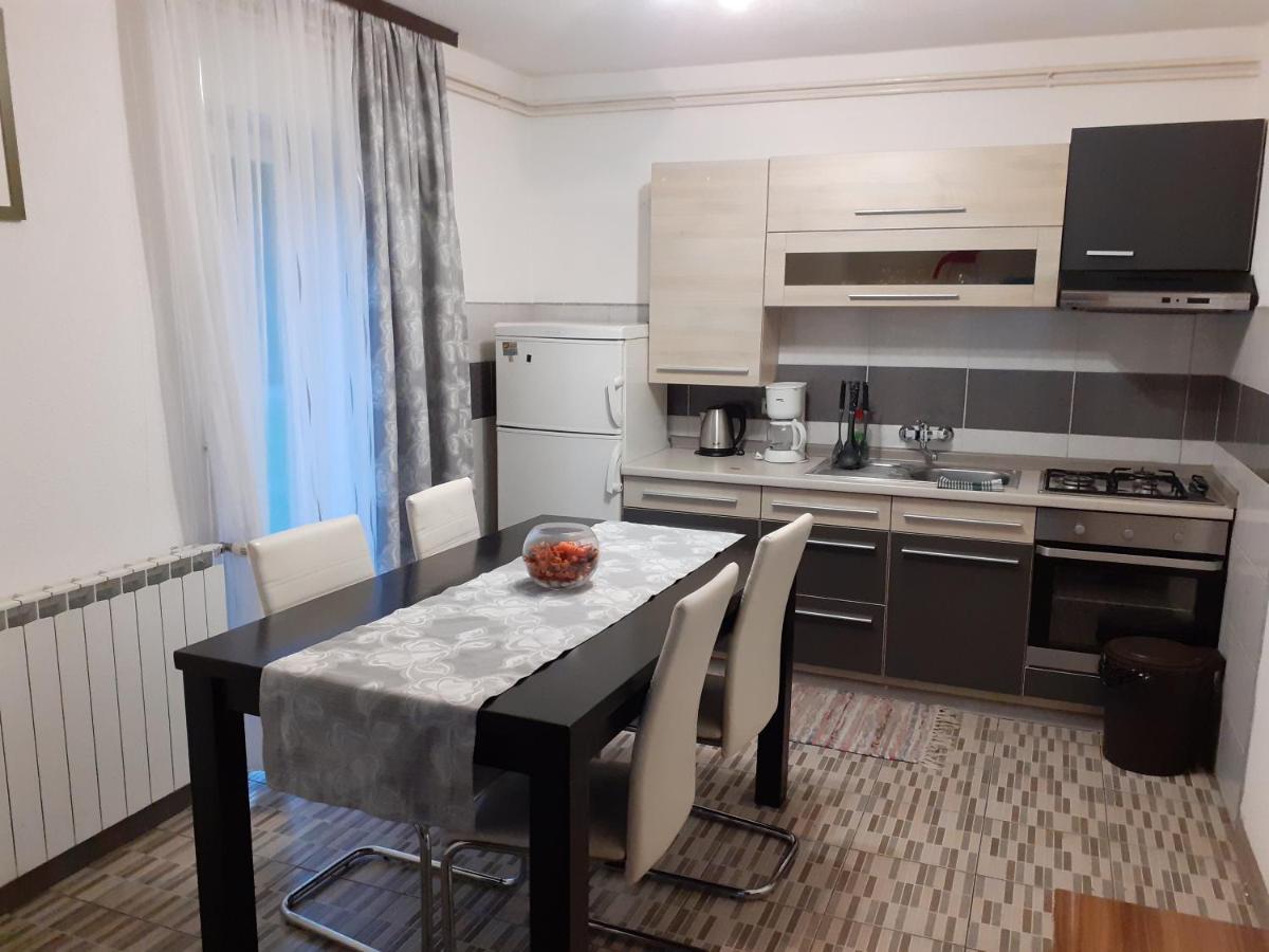 Guesthouse Blazenka Hodak เซลิสเต เดรซิสโก ภายนอก รูปภาพ