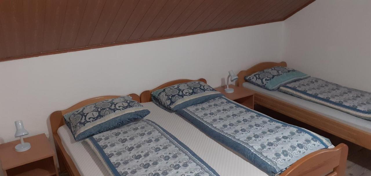 Guesthouse Blazenka Hodak เซลิสเต เดรซิสโก ภายนอก รูปภาพ