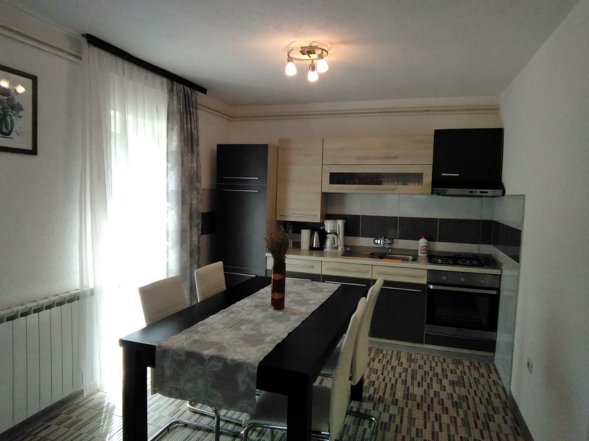 Guesthouse Blazenka Hodak เซลิสเต เดรซิสโก ภายนอก รูปภาพ