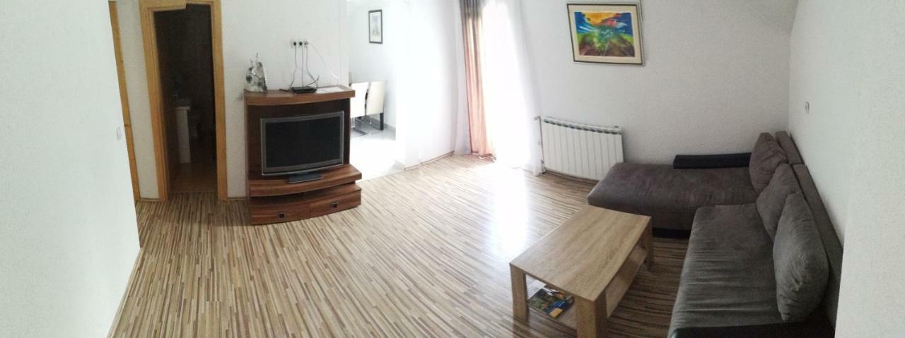 Guesthouse Blazenka Hodak เซลิสเต เดรซิสโก ภายนอก รูปภาพ